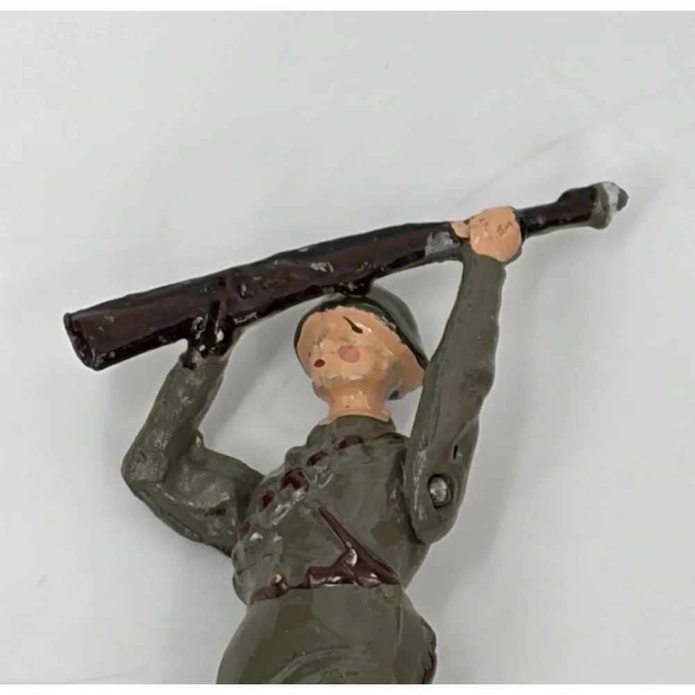 Britains LTD Toy Soldier 2032 Red Army Infantry Soldiers on Parade Moveable Arms
